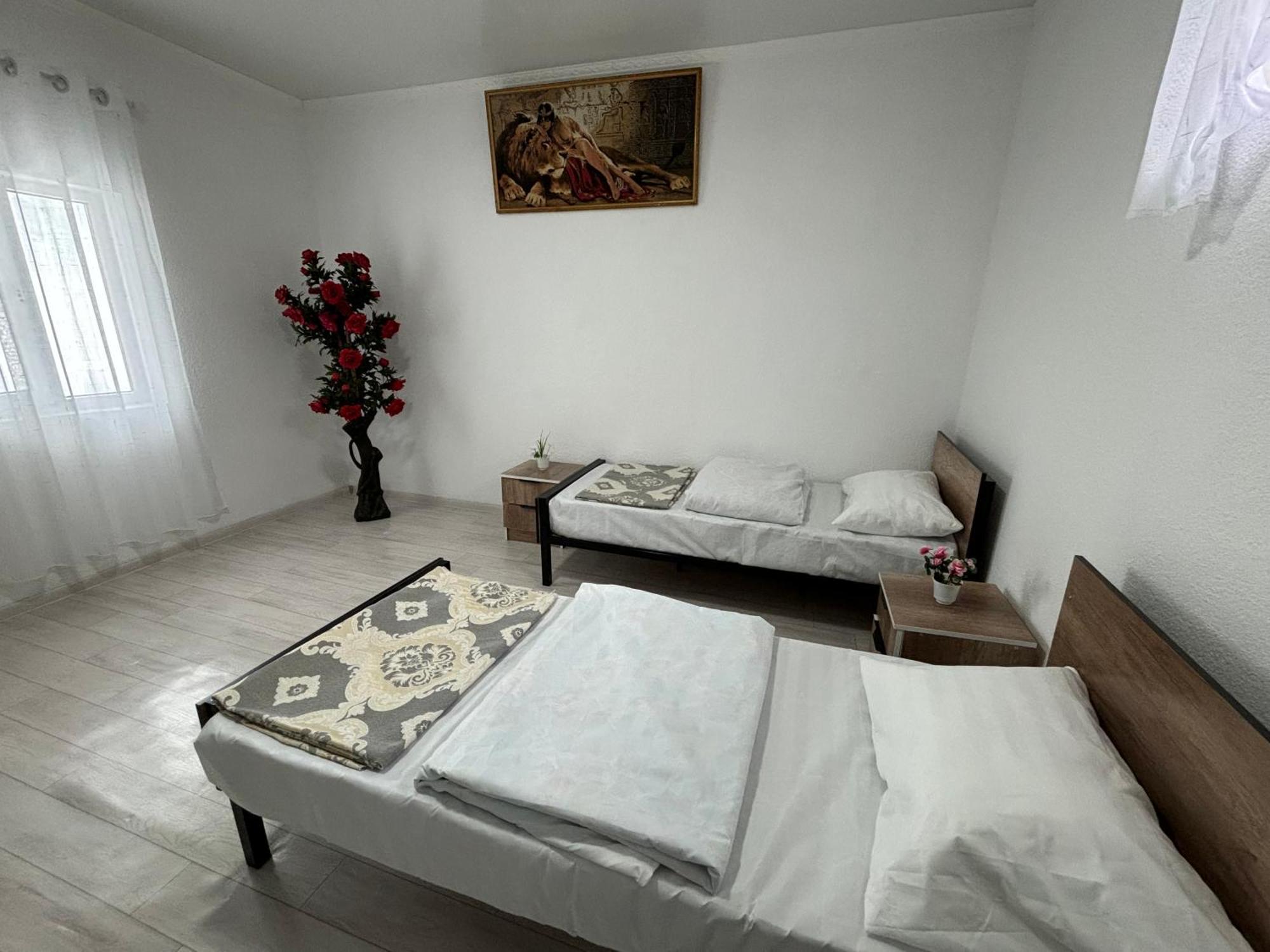 Hostel,Halal Хостел,Халал Tokmok Exteriör bild